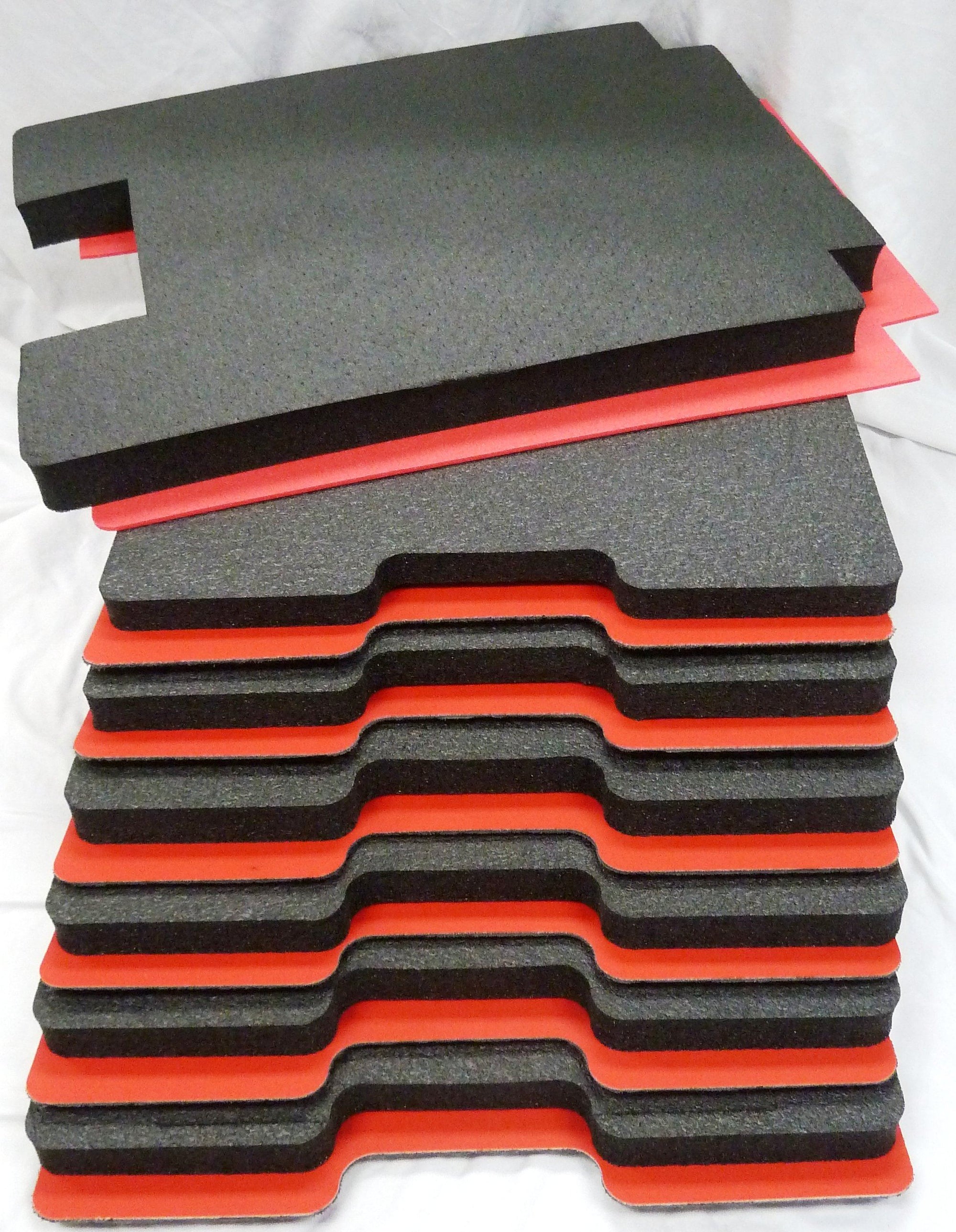 Pelican 1560 Tool Foam Kit (Set of 6 Black Foam Inserts, 5 Red Plastic
