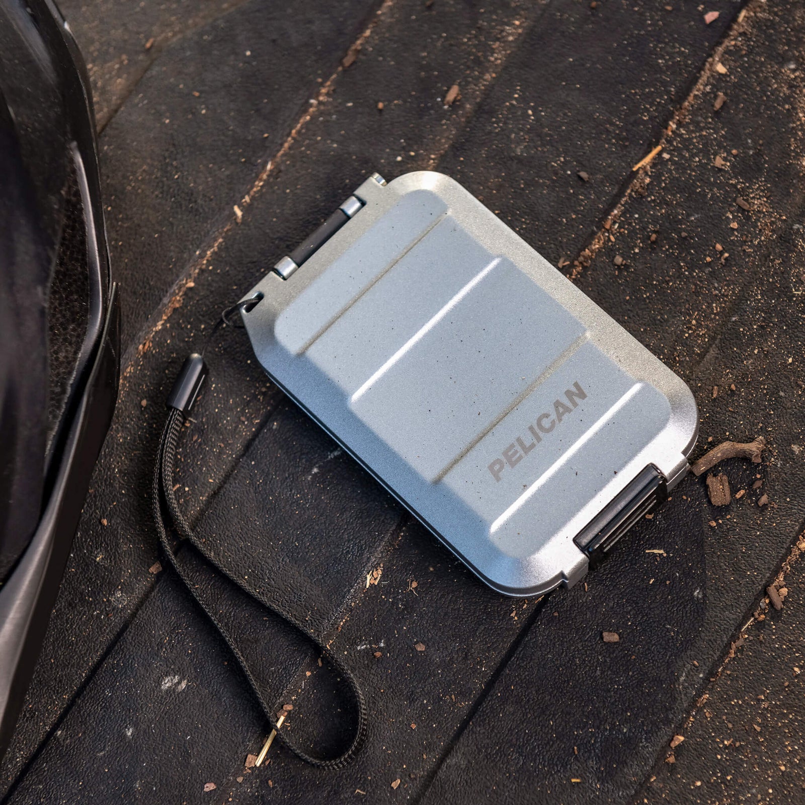 Pelican G5 Personal Utility RF Field Wallet, Silver ColorCase 